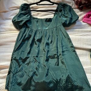 NWOT green holiday puff sleeve dress